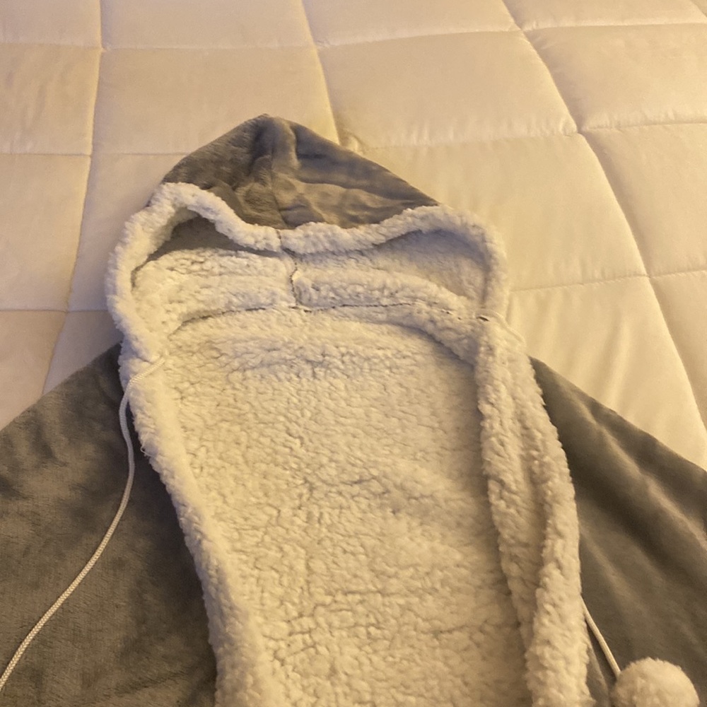 Hooded throw - Picture 4 of 4
